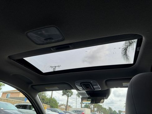 Used 2025 Hyundai Elantra SEL image 30