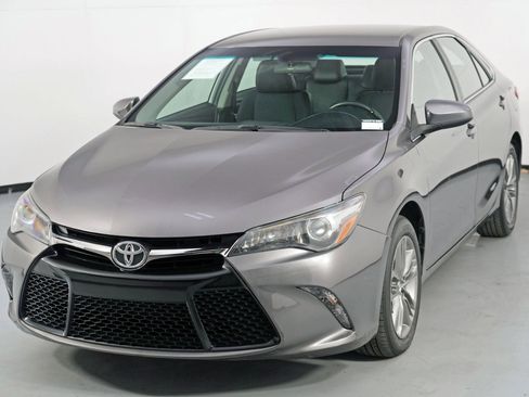 Used 2017 Toyota Camry SE image 39