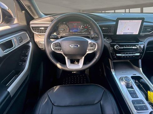 Used 2021 Ford Explorer Limited w/ Equipment Group 301A RWD image 8