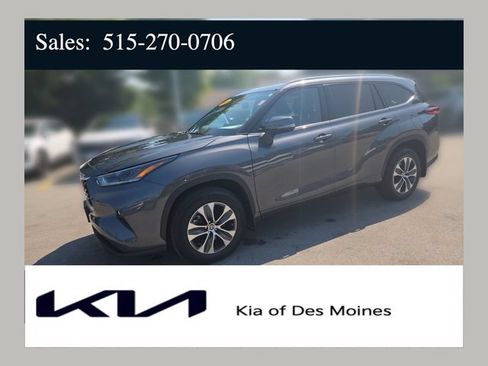 Used 2021 Toyota Highlander XLE AWD/4WD image 1