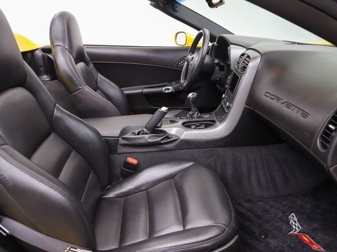 Used 2006 Chevrolet Corvette Convertible w/ Preferred Equipment Group RWD image 25