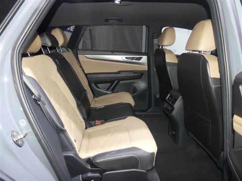 Used 2024 Volkswagen Atlas Cross Sport SE FWD image 28