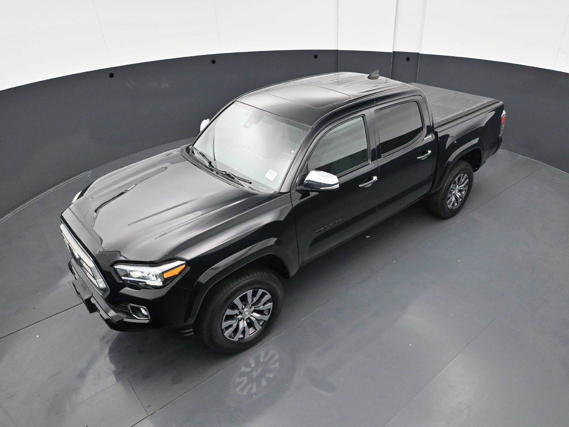 Used 2021 Toyota Tacoma Limited AWD/4WD image 39