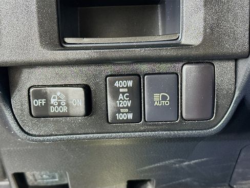 Used 2019 Toyota Tacoma TRD Sport w/ Technology Package image 17