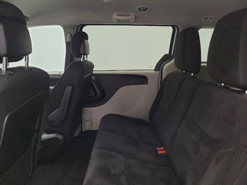 Used 2019 Dodge Grand Caravan SE image 18