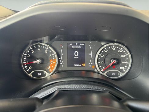 Used 2017 Jeep Renegade Latitude w/ Cold Weather Group AWD/4WD image 18