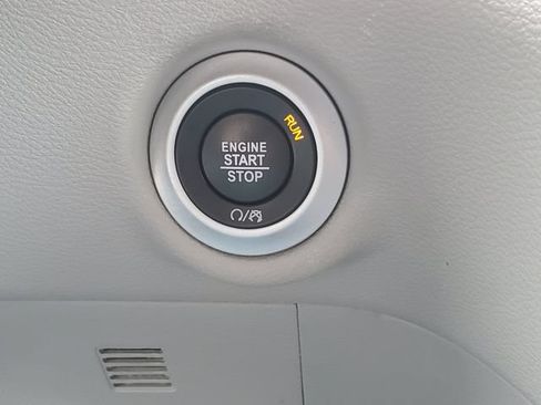 Used 2023 Chrysler Pacifica Touring-L FWD image 25