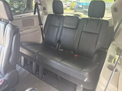 Used 2014 Chrysler Town & Country Touring-L w/ Driver Convenience Group FWD image 14
