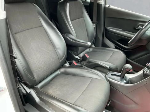 Used 2022 Chevrolet Trax LT w/ Driver Confidence Package image 22