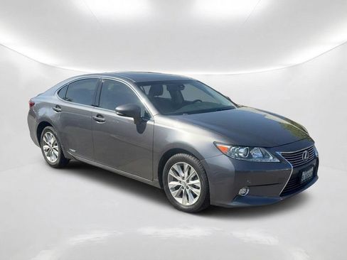 Used 2014 Lexus ES 300h w/ Luxury Package w/Bamboo Trim FWD image 3