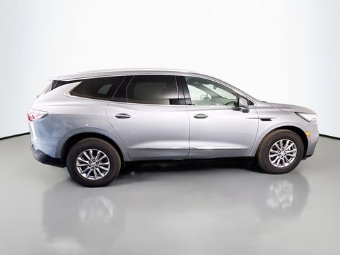 Used 2024 Buick Enclave Essence image 11