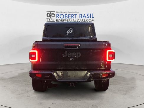 Used 2022 Jeep Gladiator Overland image 4