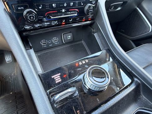 Used 2023 Jeep Grand Cherokee L Limited w/ Luxury Tech Group II AWD/4WD image 33