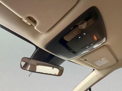 Used 2024 Kia Carnival LX FWD image 24