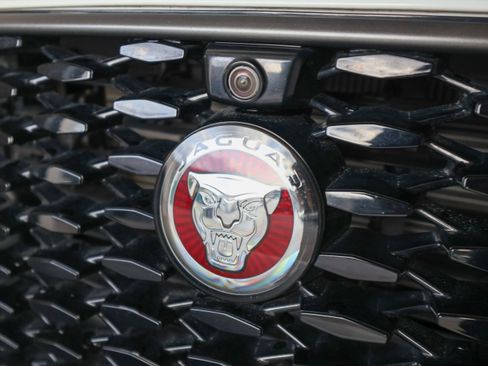 Used 2021 Jaguar F-PACE SVR image 42