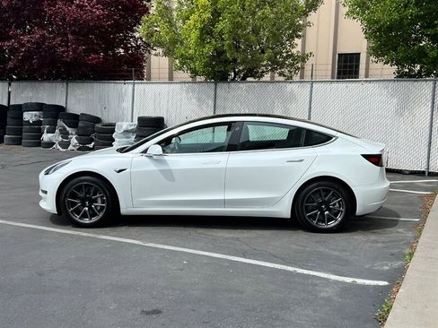 Used 2018 Tesla Model 3 Mid Range RWD image 4