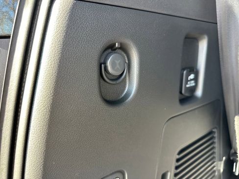 New 2025 Nissan Armada SL w/ Captain's Chari Seat Package image 40