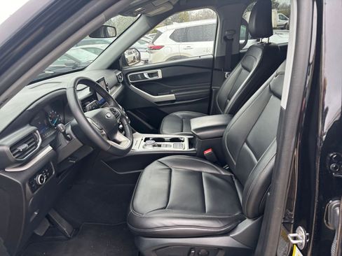 Used 2024 Ford Explorer XLT w/ Equipment Group 202A image 29