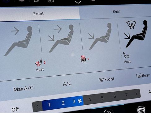 Certified 2024 Chrysler Pacifica Touring-L image 30