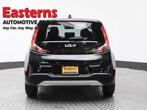 Used 2025 Kia Soul LX w/ LX Technology Package FWD image 6