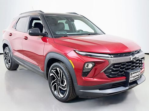 Used 2025 Chevrolet TrailBlazer RS FWD image 3