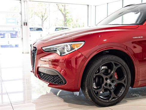 Used 2023 Alfa Romeo Stelvio Veloce AWD/4WD image 4