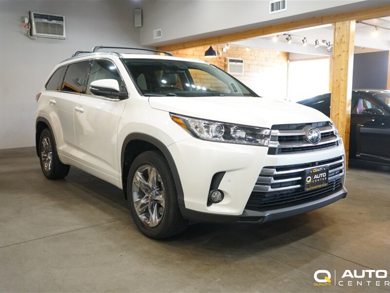 Used 2018 Toyota Highlander Limited Platinum AWD/4WD image 3