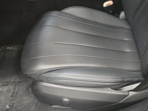 Used 2025 Mercedes-Benz E 350 Sedan image 18