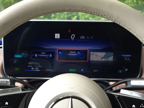 Used 2023 Mercedes-Benz EQS 450+ SUV image 33