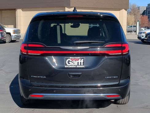 Used 2024 Chrysler Pacifica Limited image 5