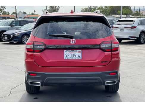 Used 2025 Honda Pilot Sport image 4
