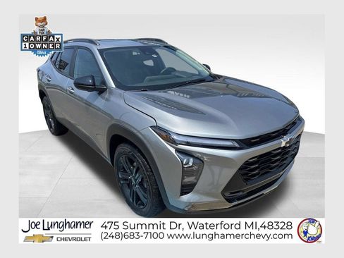Used 2025 Chevrolet Trax ACTIV w/ Sunroof Package FWD image 1