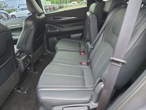 Used 2023 INFINITI QX60 Luxe w/ Vision Package FWD image 7