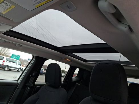 Used 2022 Jeep Renegade Latitude w/ Sun/Sound Group image 14