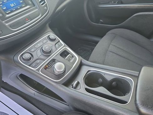 Used 2015 Chrysler 200 Limited image 21