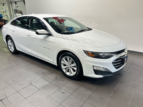 Used 2022 Chevrolet Malibu LT FWD image 2