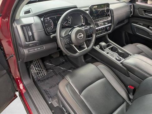 Used 2022 Nissan Pathfinder SL AWD/4WD image 9