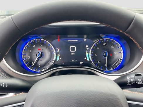 New 2026 Chrysler Pacifica Pinnacle image 12