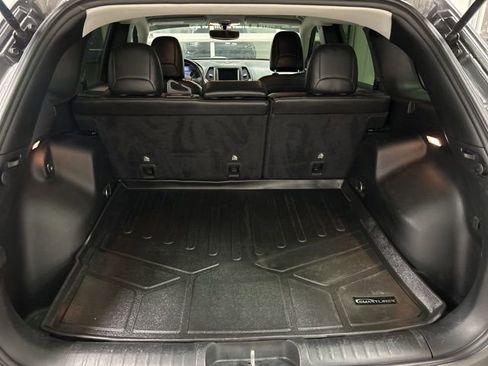 Used 2019 Jeep Cherokee Trailhawk w/ Cold Weather Group image 30