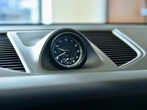 Used 2023 Porsche Macan Base image 15