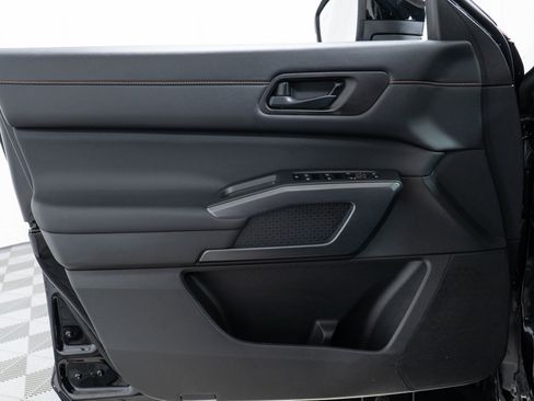 Used 2024 Nissan Pathfinder Rock Creek image 11