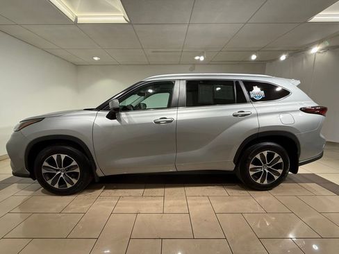 Certified 2024 Toyota Highlander XLE image 2