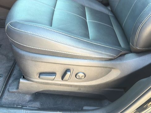 Used 2024 Kia Telluride EX w/ EX Captain's Chair Package FWD image 13
