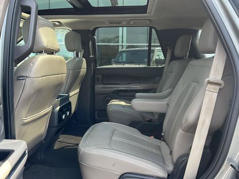 Used 2019 Ford Expedition Limited w/ Equipment Group 302A AWD/4WD image 10
