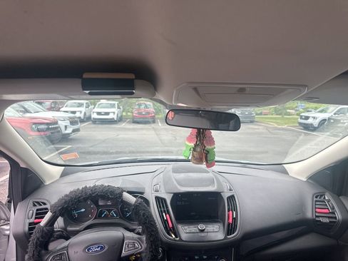 Used 2019 Ford Escape SE AWD/4WD image 9
