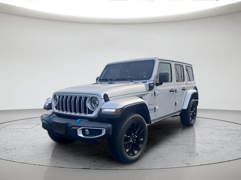 Used 2024 Jeep Wrangler Unlimited Sahara AWD/4WD image 8