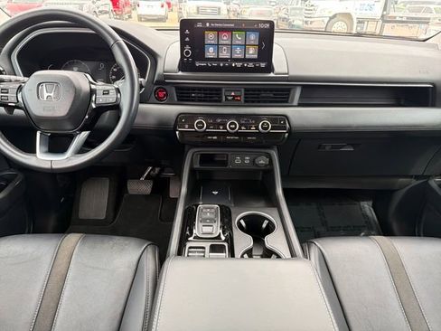 Used 2023 Honda Pilot Touring image 9