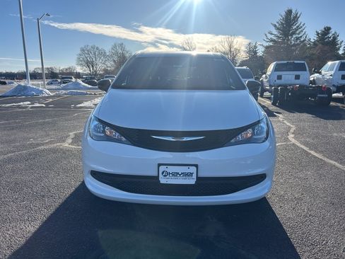 New 2026 Chrysler Voyager LX image 2