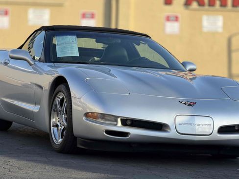 Used 2001 Chevrolet Corvette Convertible w/ Preferred Equipment Group2 RWD image 5