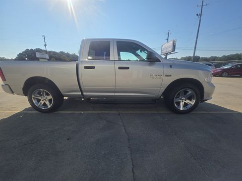 Used 2015 RAM 1500 Express RWD image 1